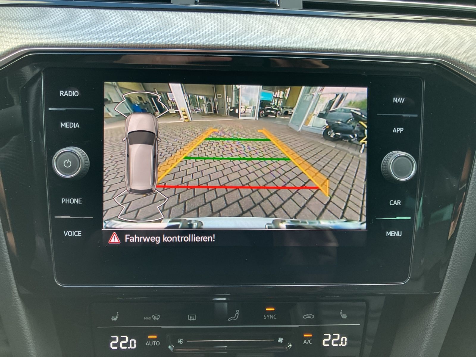 Fahrzeugabbildung Volkswagen Passat Variant R-Line TSI DSG LED ACC NAVI RFK S