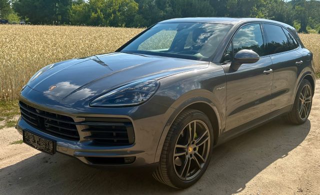 PORSCHE Porsche Cayenne E-Hybrid mit Anhängerkupplung