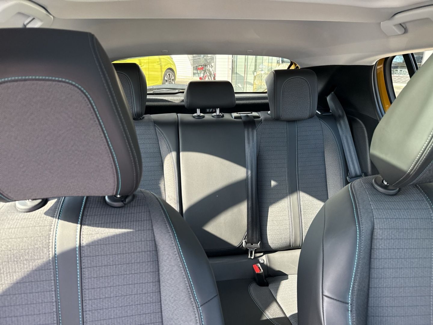 Fahrzeugabbildung Peugeot 208 Allure SKY 1.2 PureTech 100 Allwetter Panor