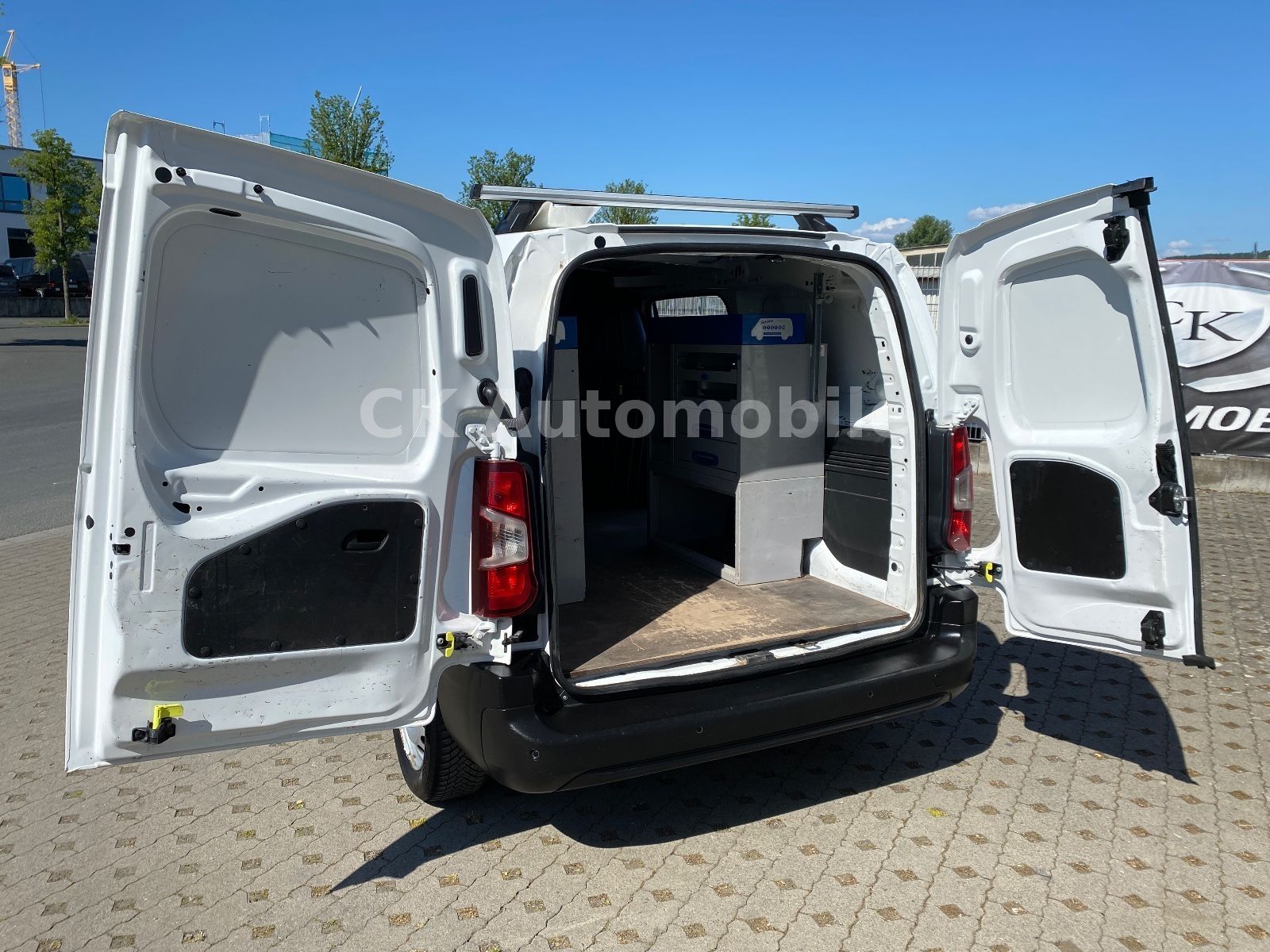 Fahrzeugabbildung Citroën Berlingo Kasten Driver XL/L2/Navi/Klima/Kamera