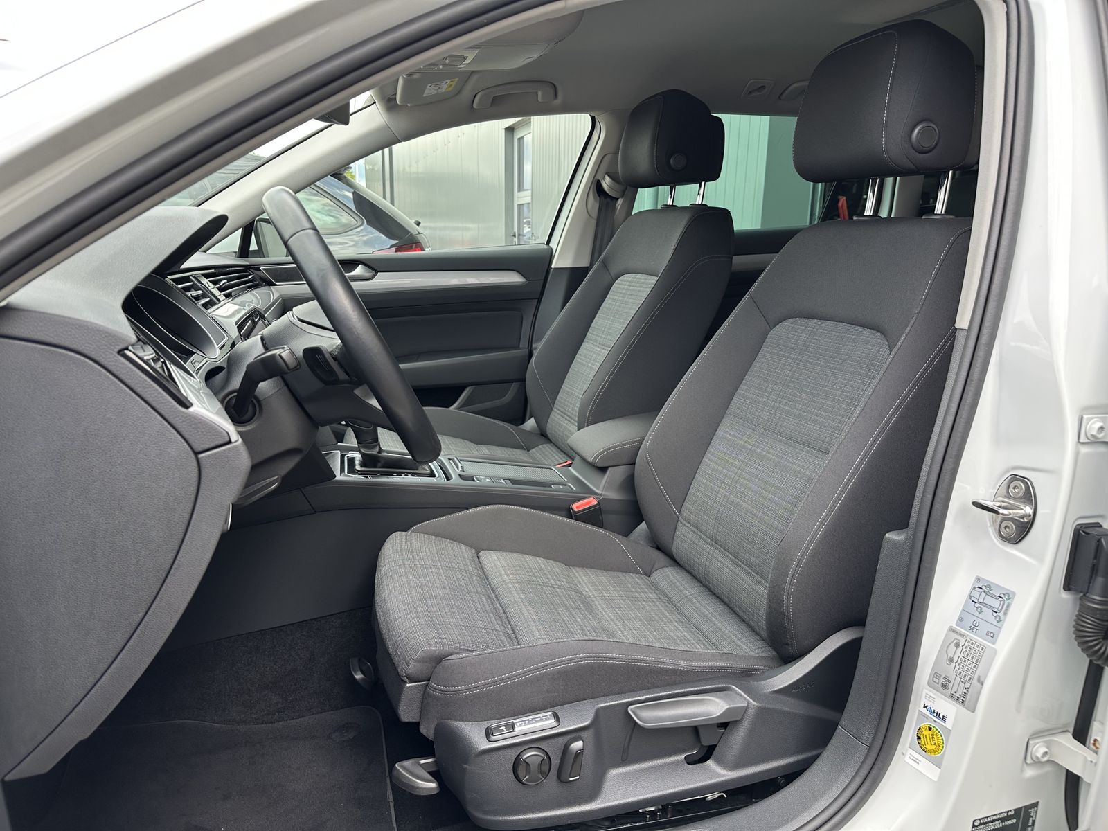Fahrzeugabbildung Volkswagen Passat Variant 2.0 TDI DSG Business NAV+LED+KAM