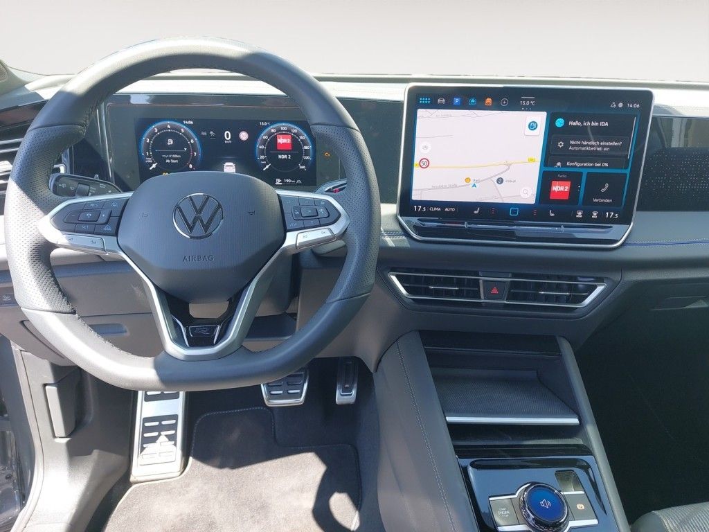 Fahrzeugabbildung Volkswagen Tiguan 2.0 TSI 4MOTION DSG R-Line Standheizung