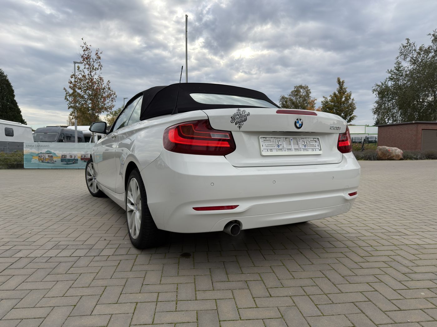 Fahrzeugabbildung BMW Cabrio 220 i