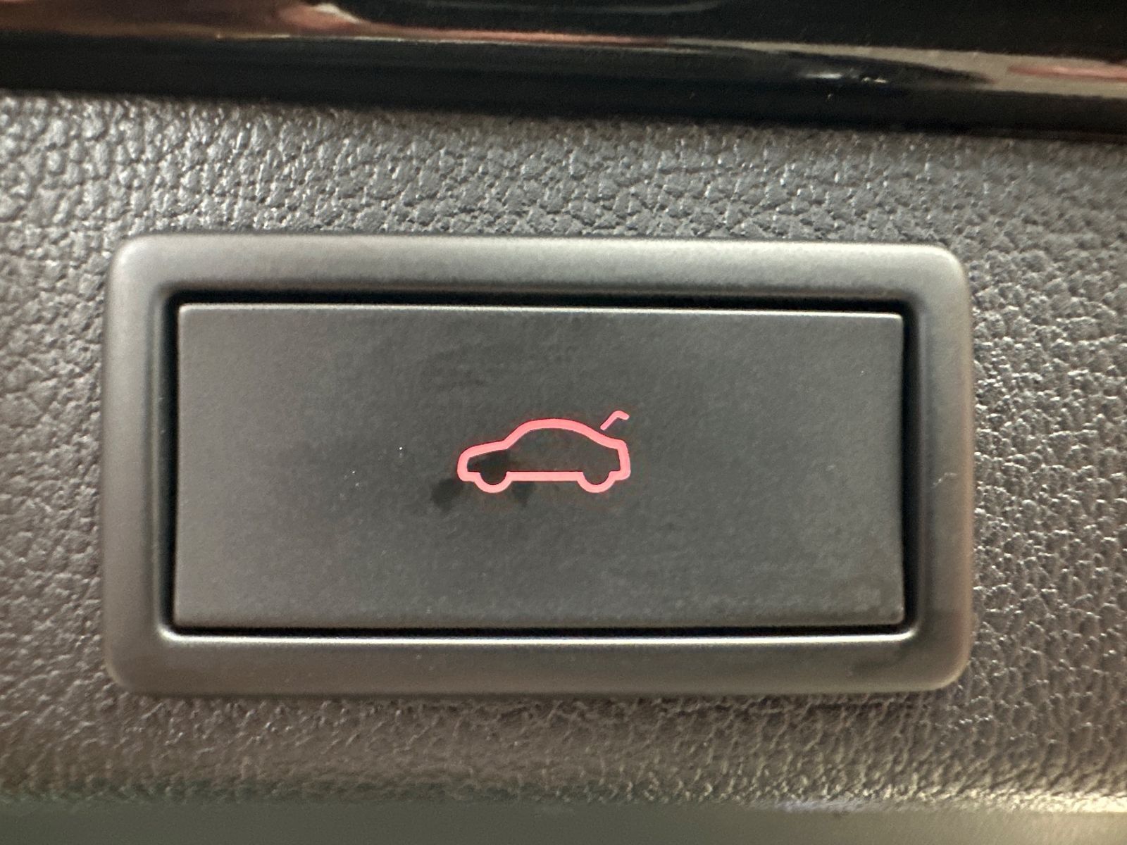 Fahrzeugabbildung SKODA Superb Combi 1.4 TSI iV DSG Sportline NAV+LED