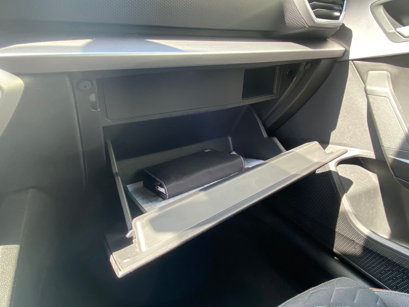 Fahrzeugabbildung SEAT Leon FR 1,5 eTSI DSG *NAVI*PLA*ASSIST-PAKET