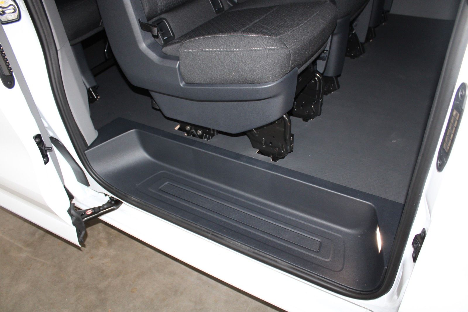 Fahrzeugabbildung Ford Transit Custom Kombi Trend 8-Sitzer GJR SOFORT
