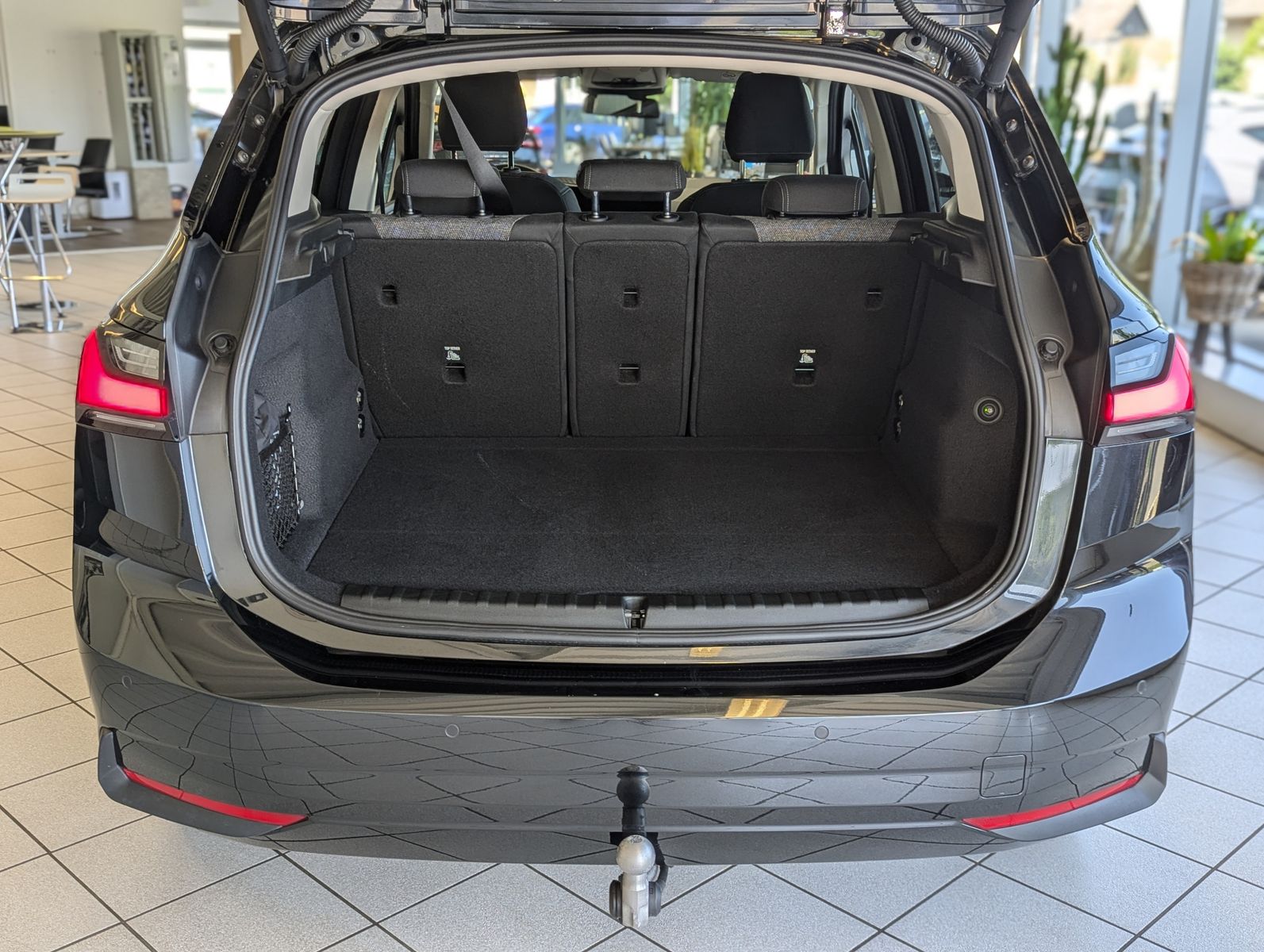 BMW 218 Active Tourer Aut AHK Pano Cam Premium-Paket - Image 17