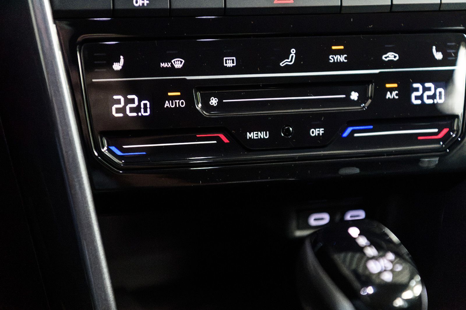 Fahrzeugabbildung Volkswagen T-Roc Style 2.0l TDI DSG + Navi + ACC + Keyless