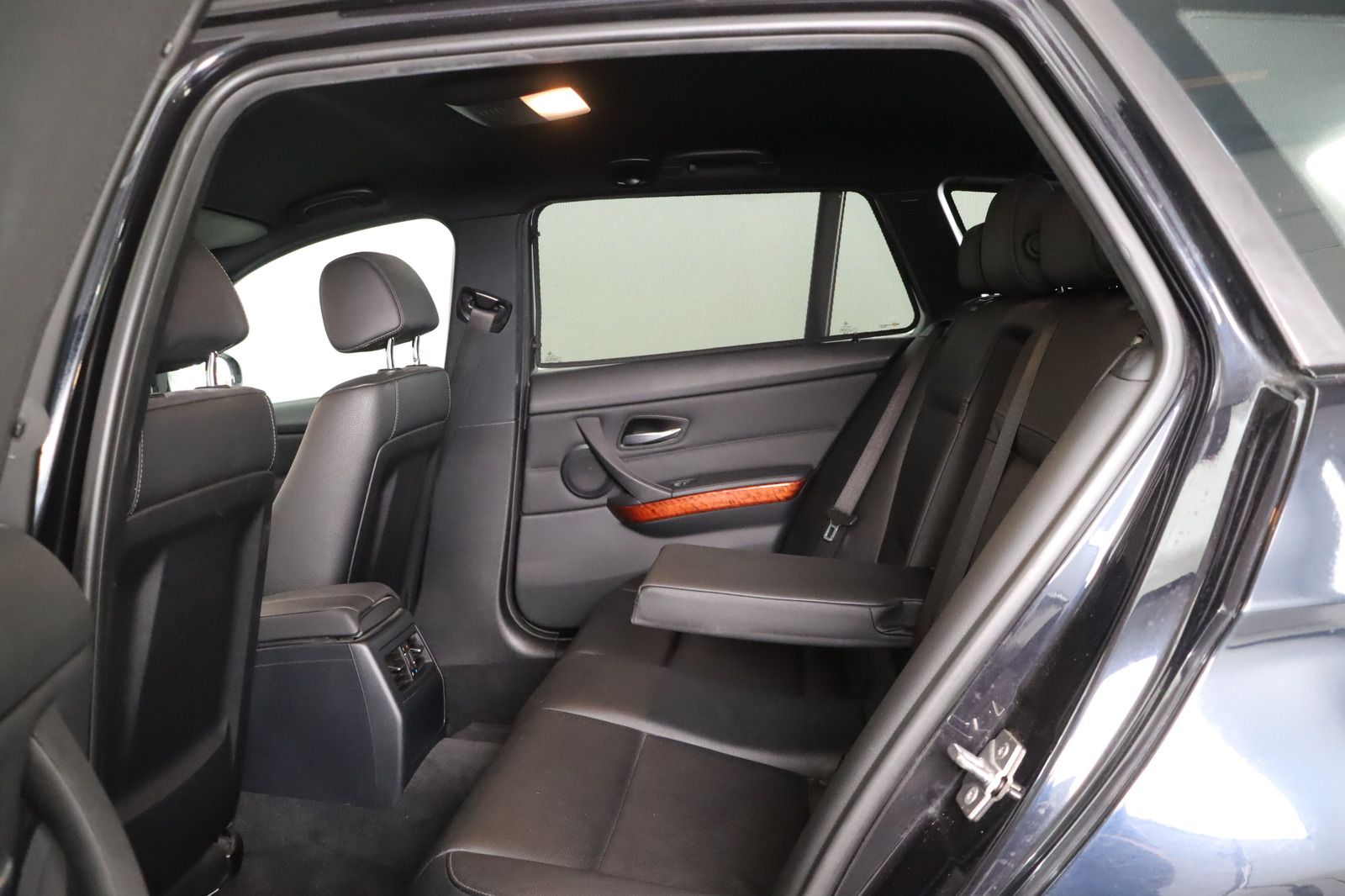 Fahrzeugabbildung BMW 320 i Touring M-Paket * Xenon * Leder * Sitzhzg.