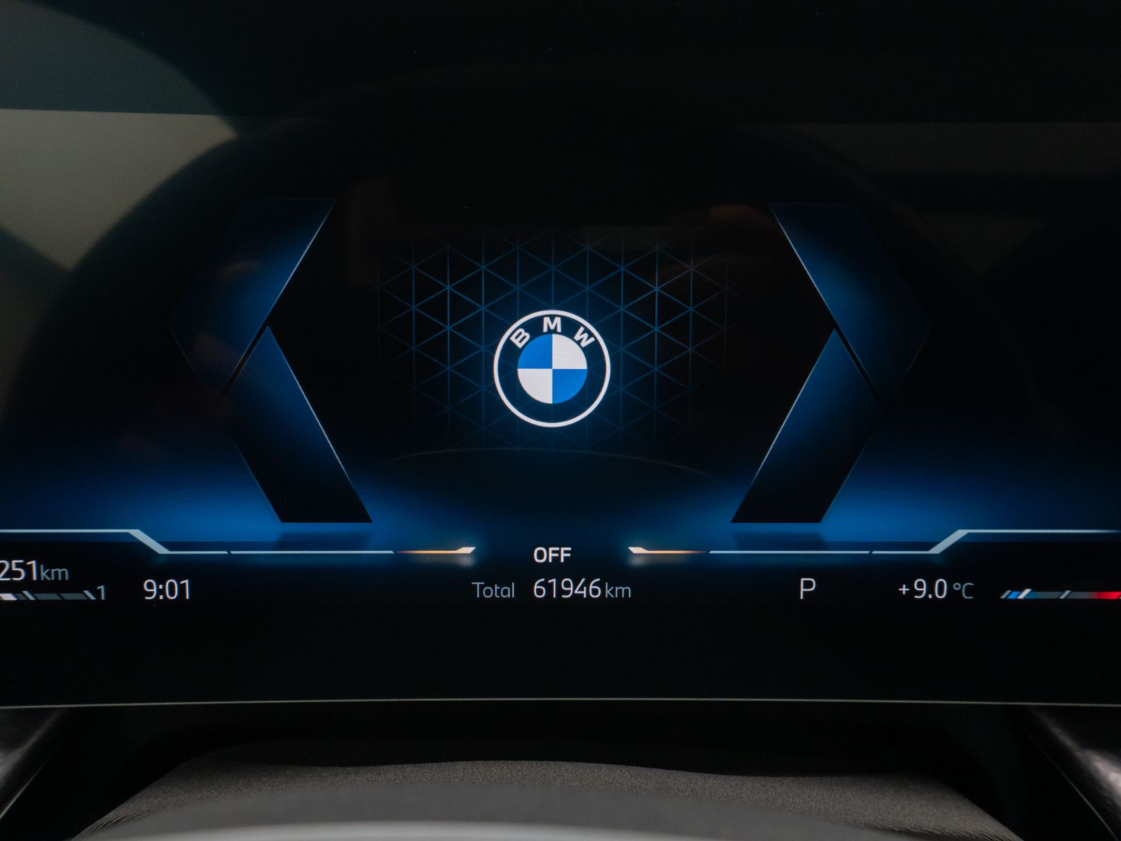 Fahrzeugabbildung BMW X1 xD23i M Sport Panorama 360°HUD DAB AHK Komfor