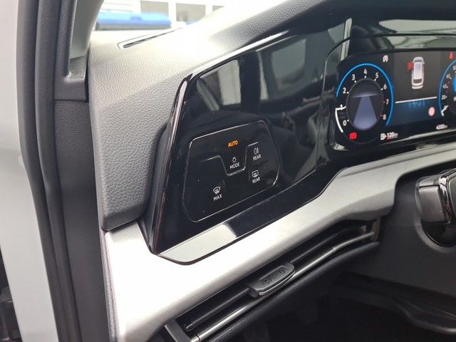 Fahrzeugabbildung Volkswagen Golf VIII Variant TSI Life LED Navi Climatronic