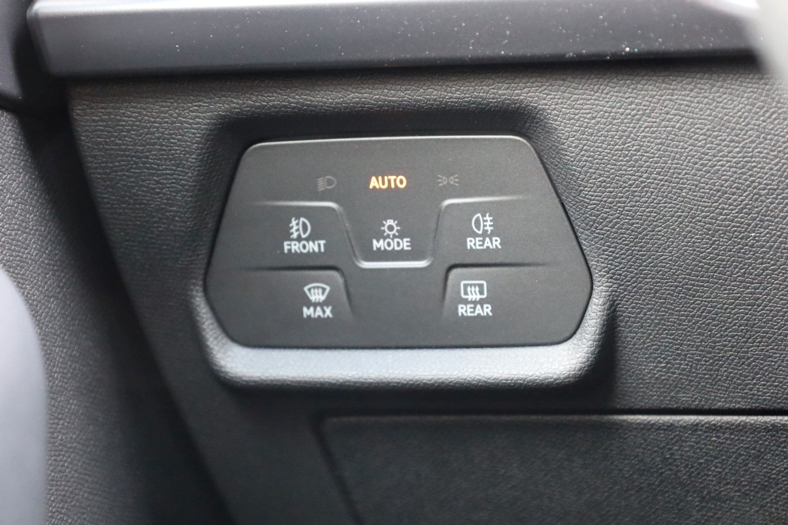 Fahrzeugabbildung CUPRA Leon Sportstourer 1.5 eTSI 110 kW DSG *AHZV