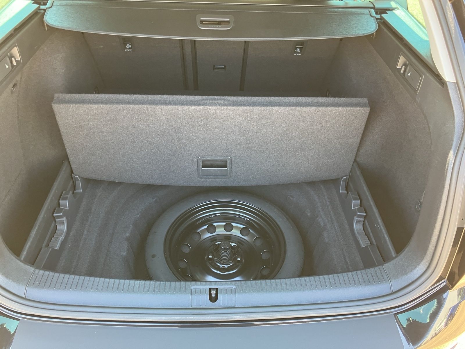 Fahrzeugabbildung Volkswagen Golf VII Variant Comfortline R-Line TDI DSG ACC