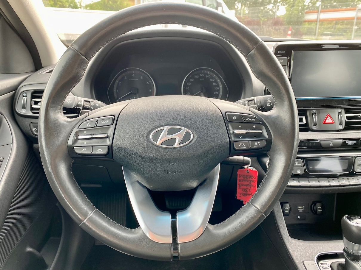 Fahrzeugabbildung Hyundai i30 1.0 DCT AAC SHZ ALLWETTER ALU