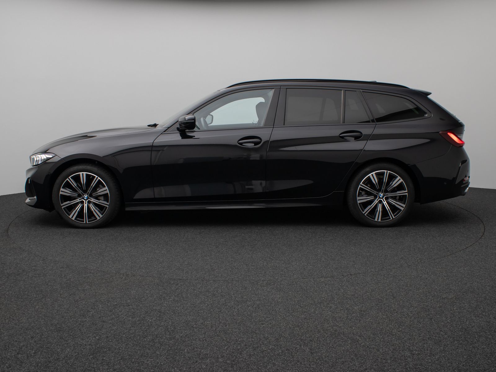 Fahrzeugabbildung BMW 330i xD Kamera HUD H/K ACC Komfort Alarm Sport