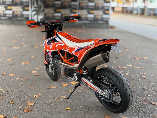 KTM 690 SMC R Scrub Edition