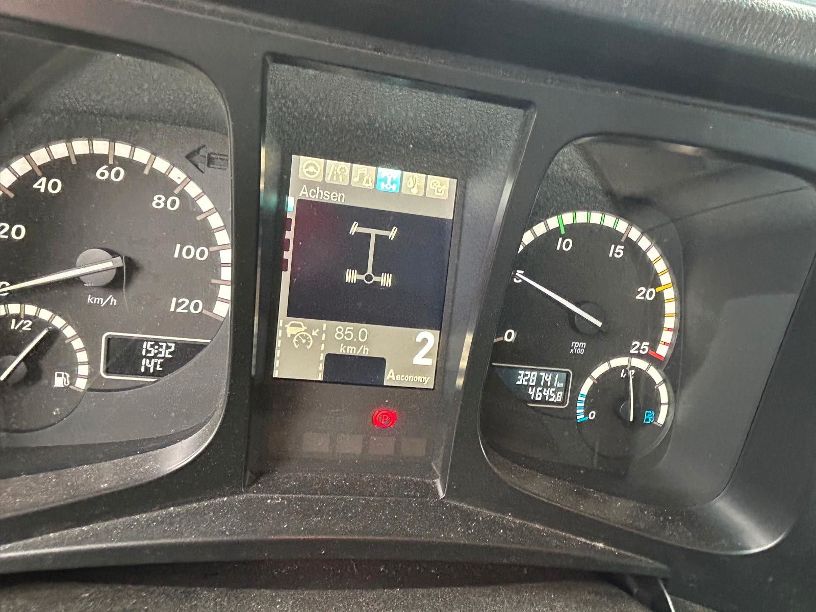 Fahrzeugabbildung Mercedes-Benz 2 Stk. Antos 1840+Rohr Kühlauflieger