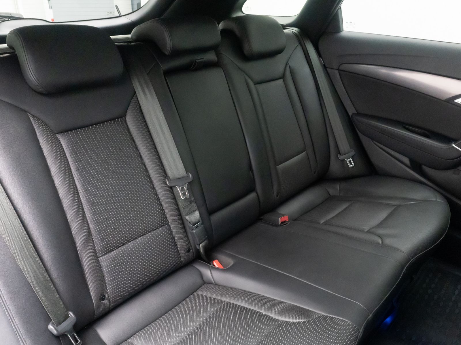 Fahrzeugabbildung Hyundai i40 Premium Kamera DAB Memory InfinitySound 18"