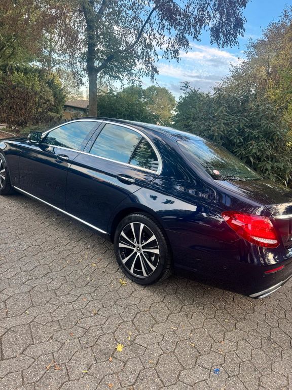 Image of Mercedes-Benz E 220