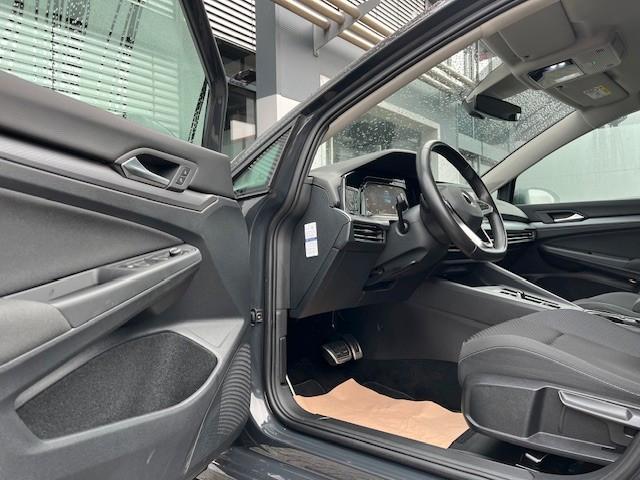 Volkswagen Golf VIII Lim. 1.5 eTSI DSG Active