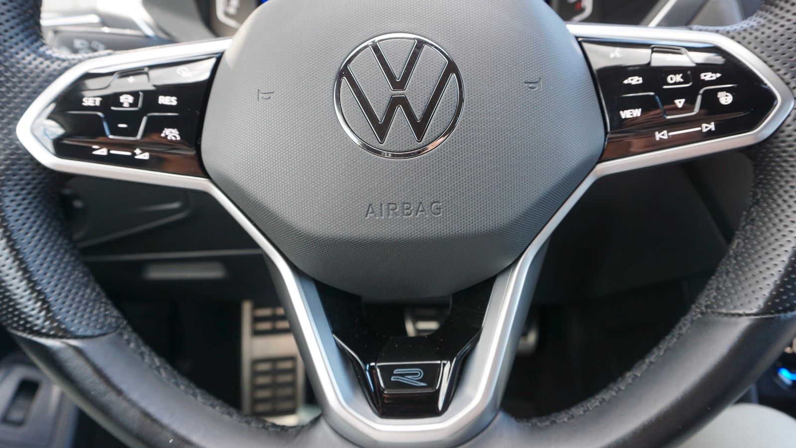 Fahrzeugabbildung Volkswagen Tiguan Allspace R-Line 4M LED,Navi,PDC,AHK