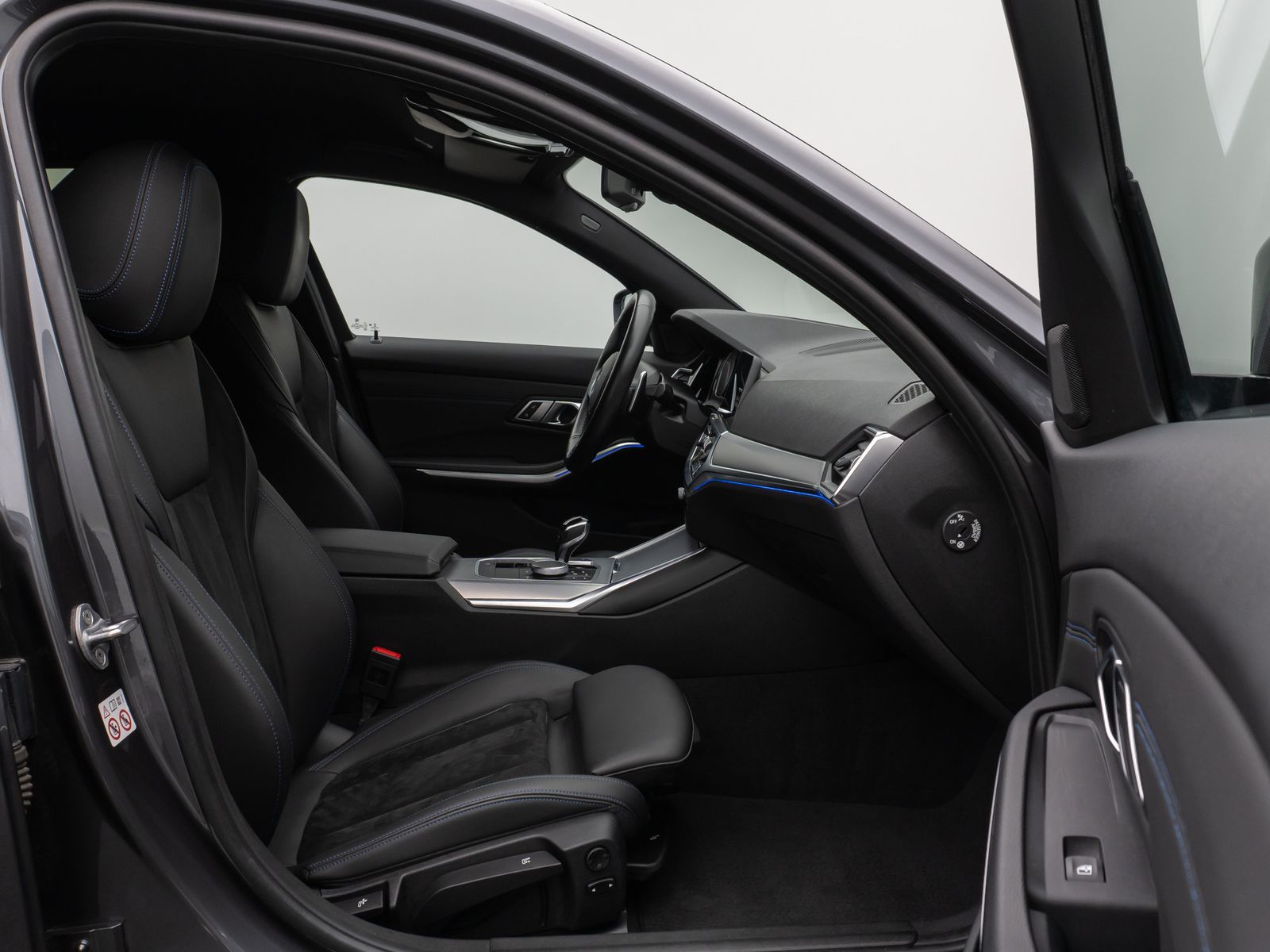 Fahrzeugabbildung BMW 320d M Sport Kamera HUD HiFi Stop&Go AHK Alarm