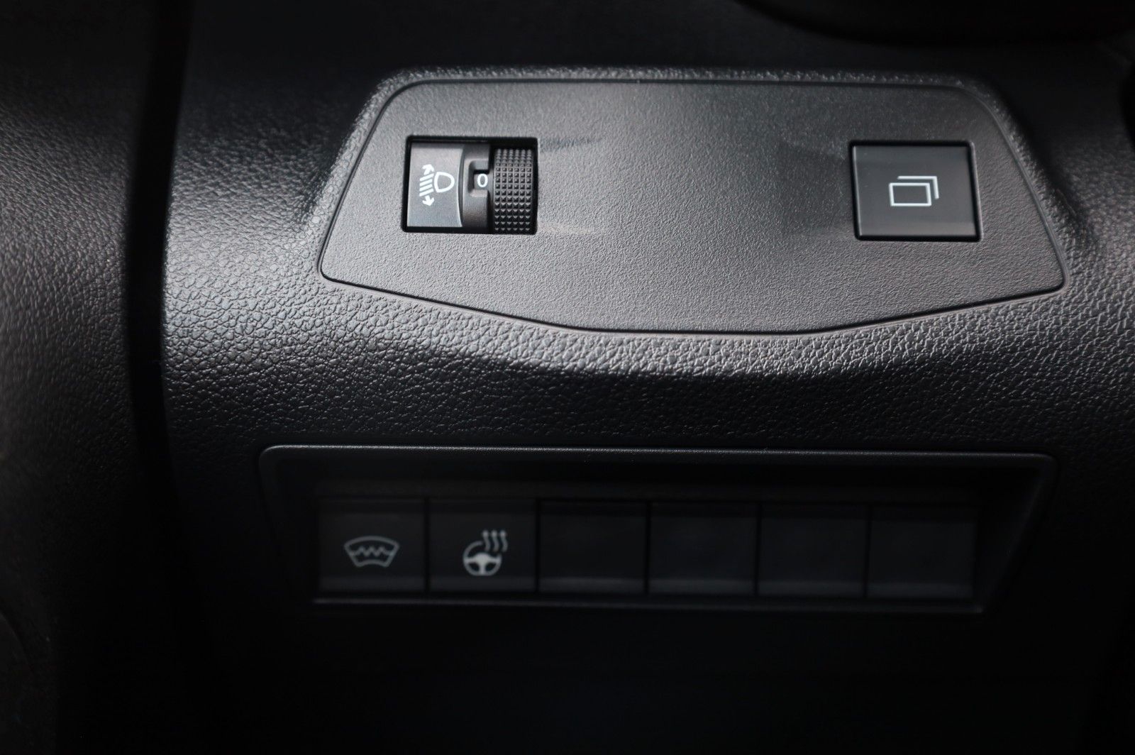 Fahrzeugabbildung Opel Combo Cargo 1,5 D Sitze- +Frontscheibe beheizt