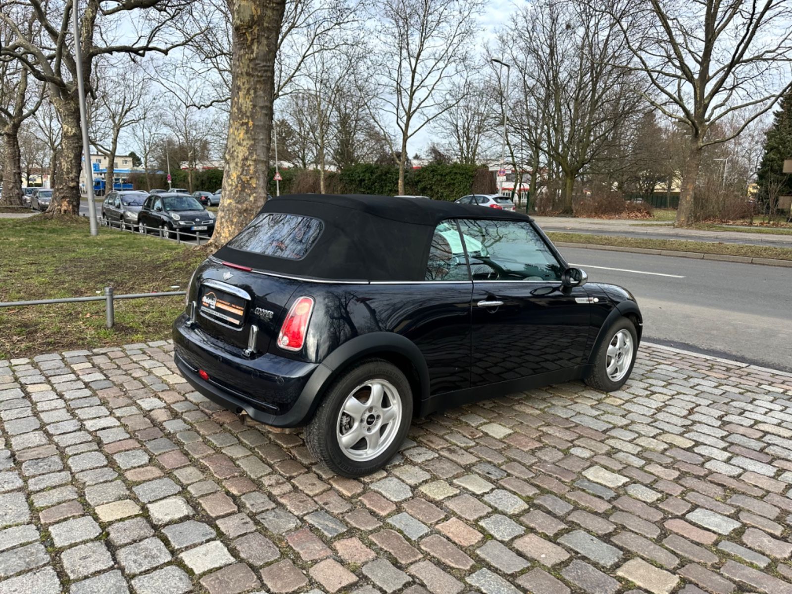 Fahrzeugabbildung MINI Cooper 1.6 Cabrio Sidewalk*PDC*Navi*Leder*