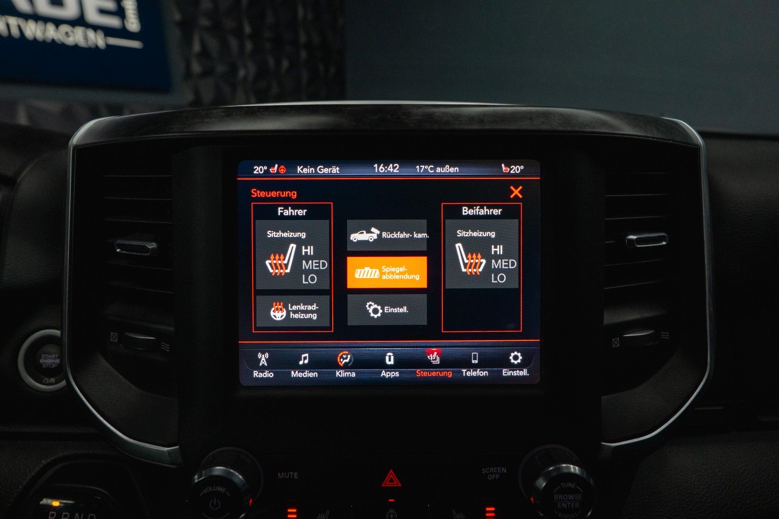 Fahrzeugabbildung Dodge RAM 5.7 V8 HEMI 4x4 OFFROAD NIGHT-Edition LED