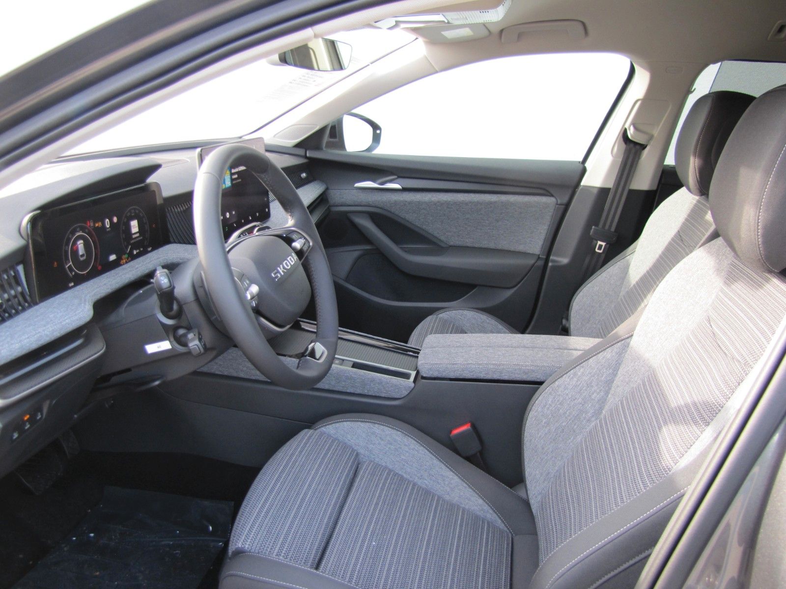 Fahrzeugabbildung SKODA Superb Combi Selection 2.0 TDI 193PS 4x4 DSG