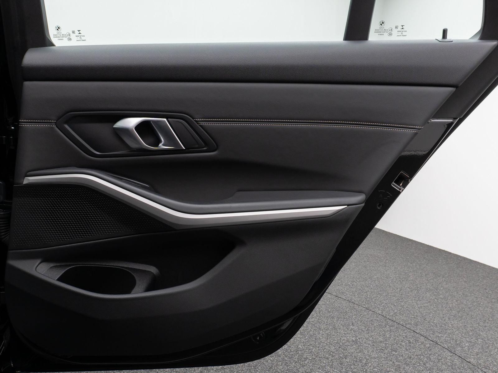 Fahrzeugabbildung BMW 330i Panorama Laser 360°HUD HiFi Komfort Sport