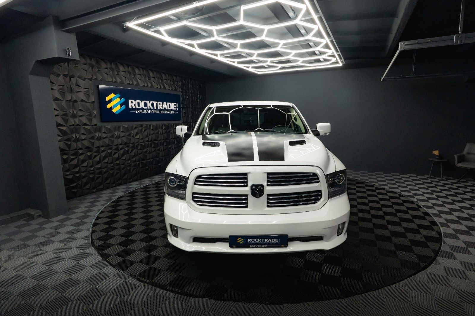 Fahrzeugabbildung Dodge RAM 5.7 V8 HEMI 4x4 Offroad Sport LONGBED *LPG*