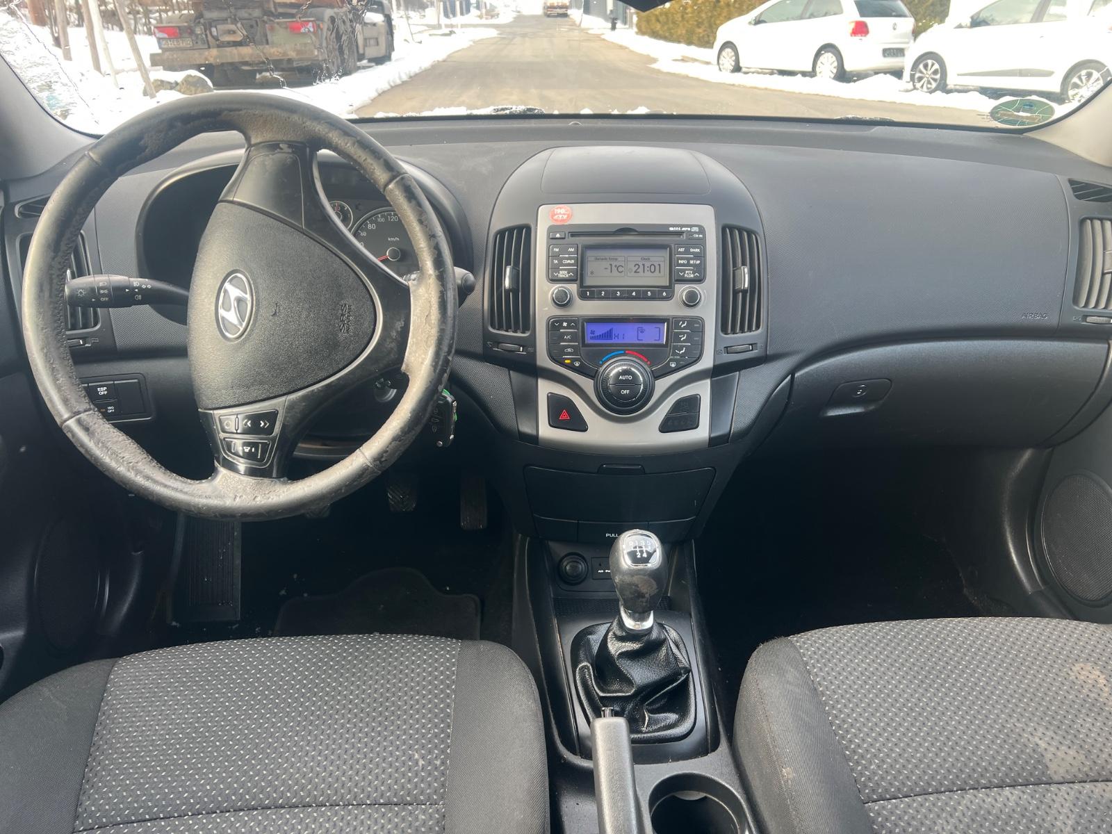 Hyundai i30 2010 — photo 7