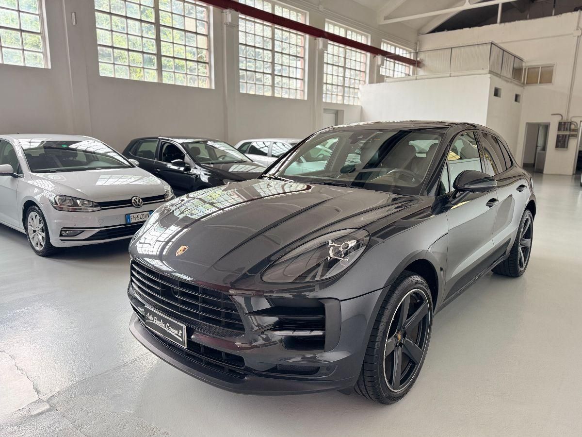 PORSCHE Macan