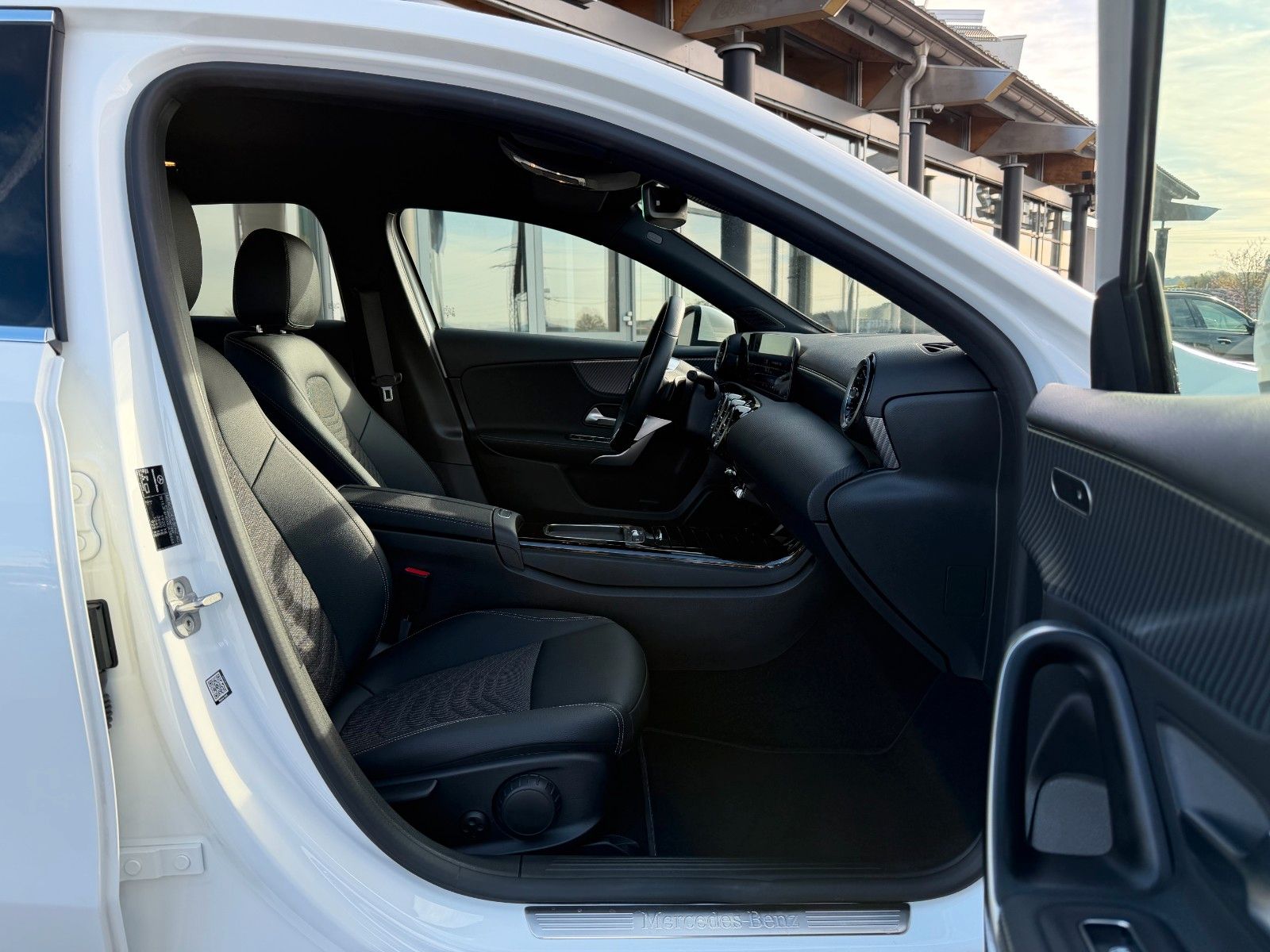 Fahrzeugabbildung Mercedes-Benz A 200 Progressive+LED+IHC+RKamera+LenkBeh+uvm.