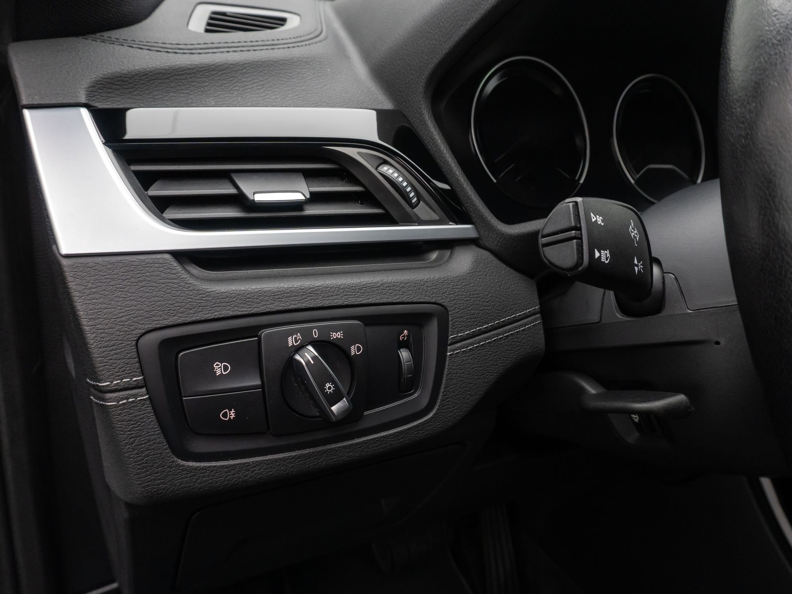 Fahrzeugabbildung BMW X2 sD18i  Kamera DAB AHK Navi HiFi Sportsitz 18"