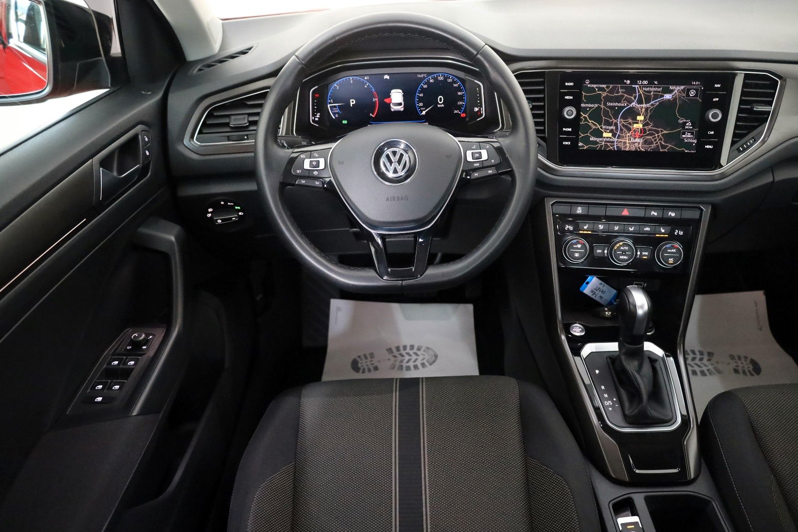 Fahrzeugabbildung Volkswagen T-Roc Style Navi,SH,PDC,ACC,AHK,SR+WR