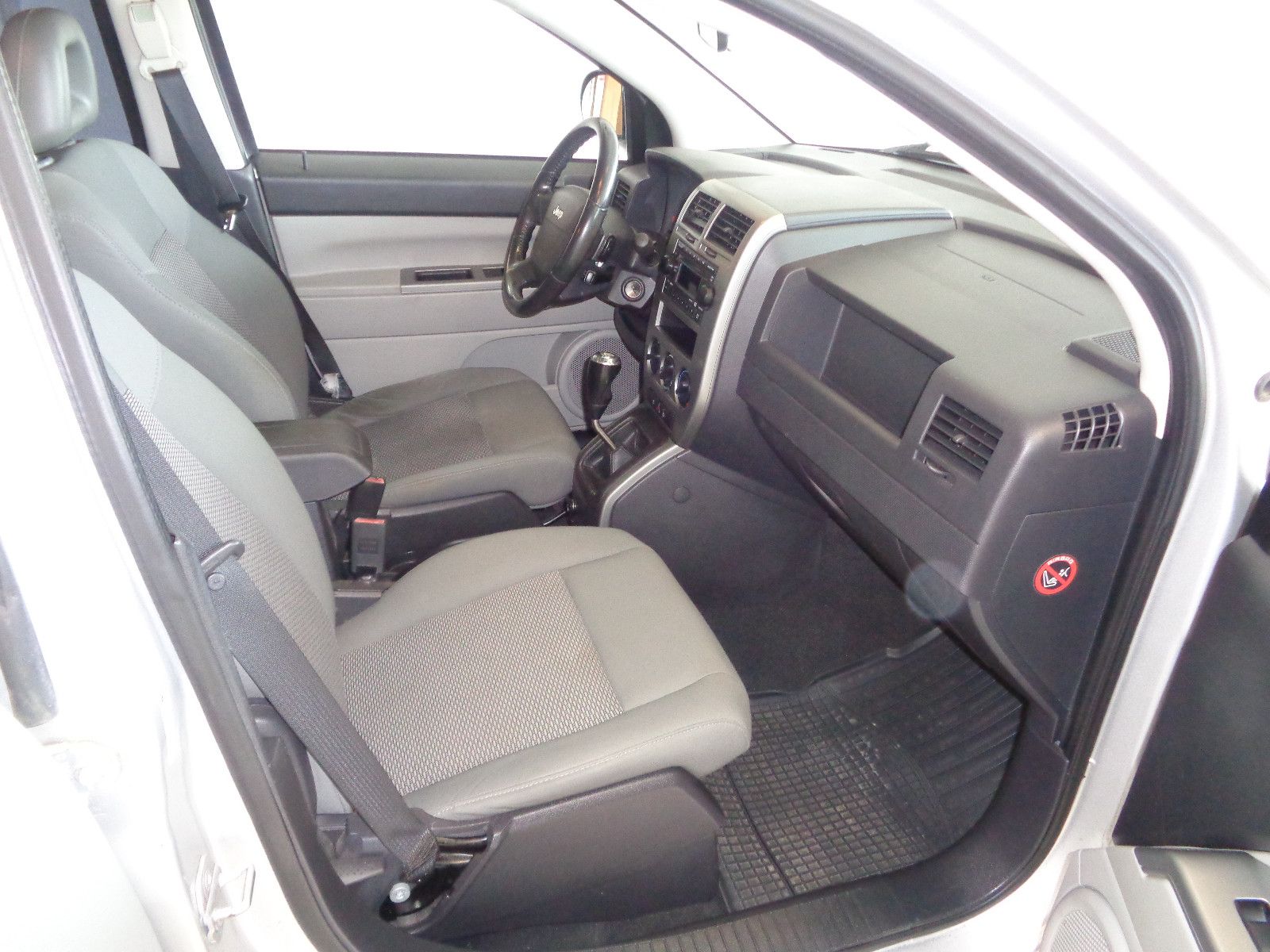 Fahrzeugabbildung Jeep Compass Sport / KLIMA / ALLRAD /