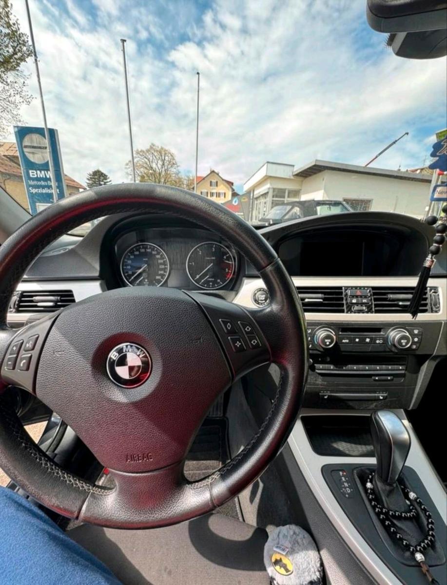 BMW 318 2009 — photo 6