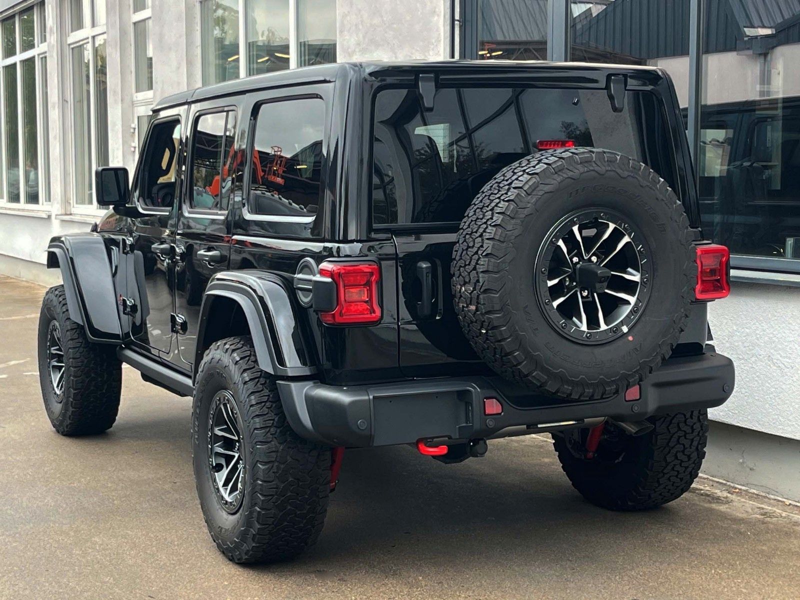 Vehicle photo 7