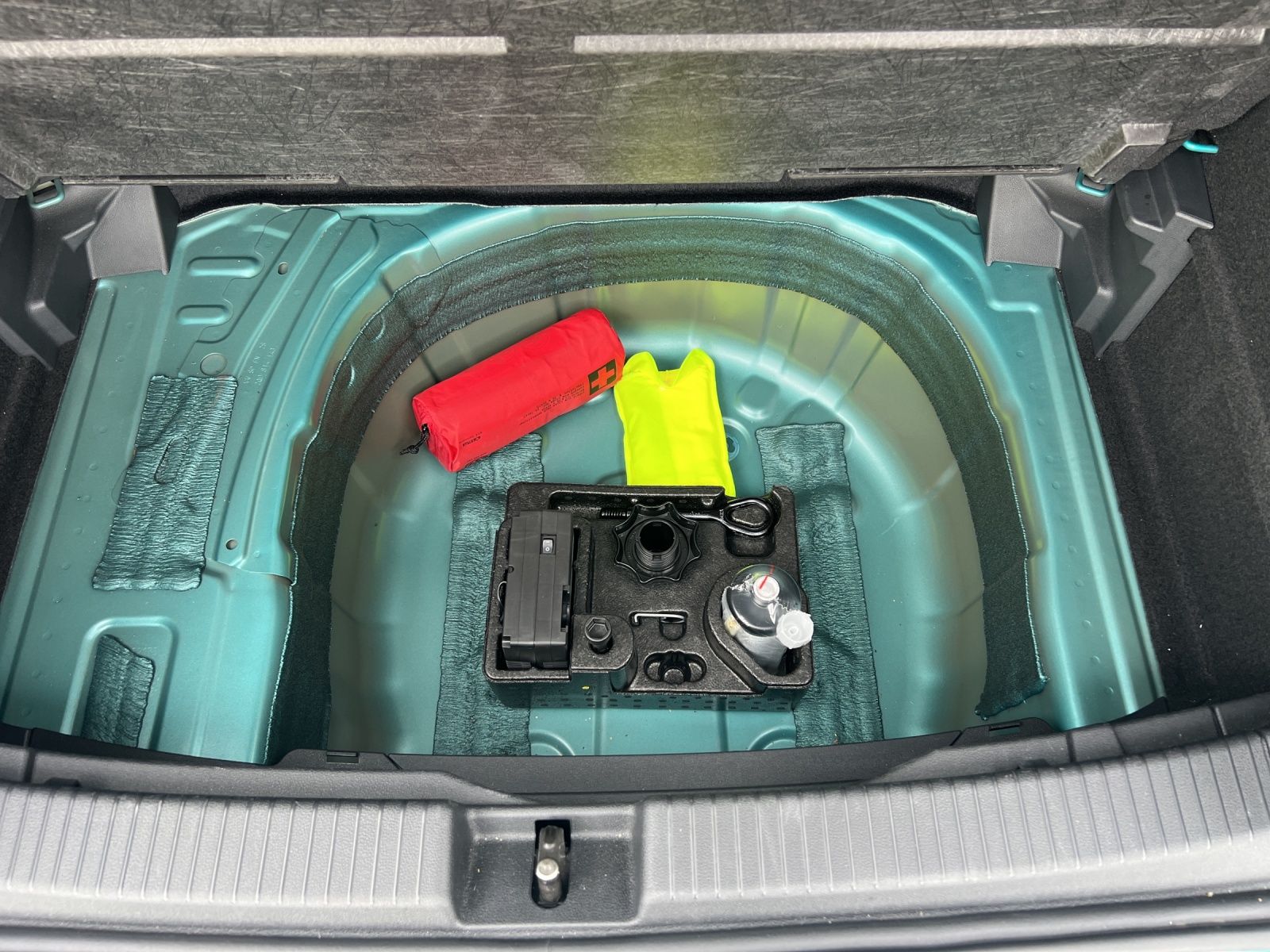Fahrzeugabbildung Volkswagen T-Cross Life TSI LED ACC SHZ PDC WeConnect