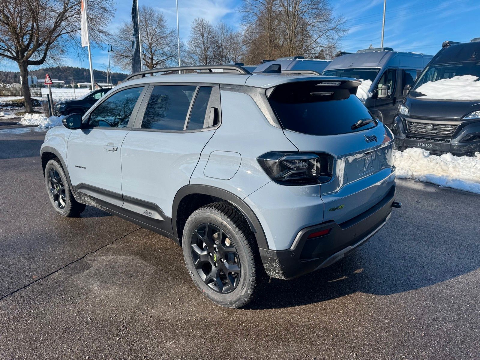 Fahrzeugabbildung Jeep Avenger Sitzheizung LED PDC adap. Tempomat