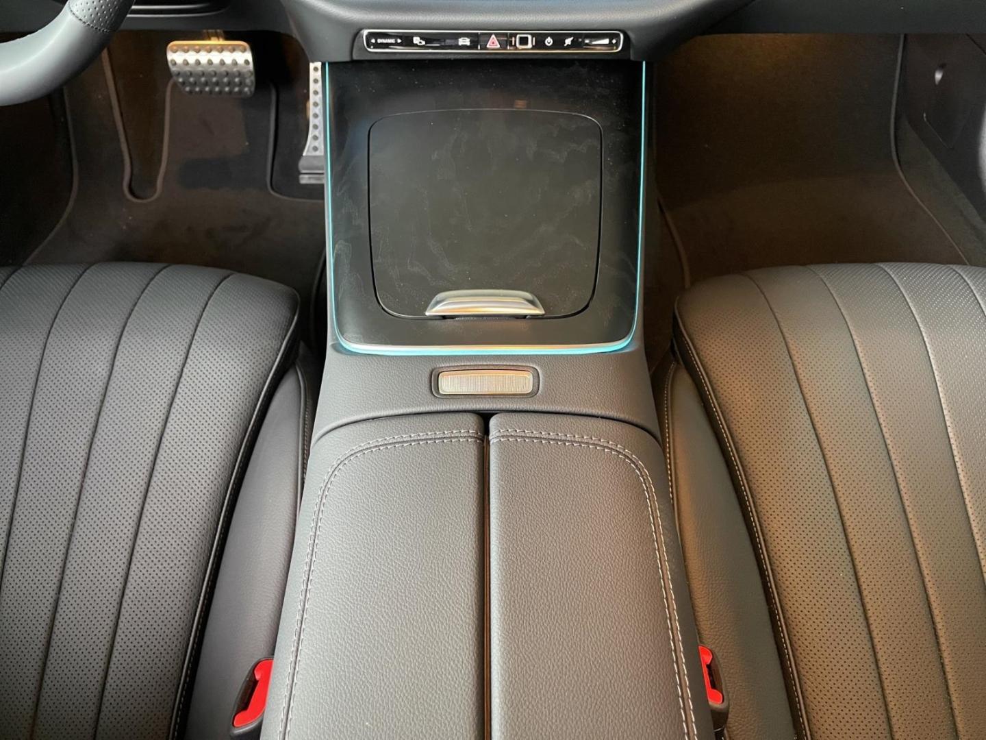 Mercedes-Benz E 220 d 4MATIC T-Modell AMG AHK-klappbar El. Pan