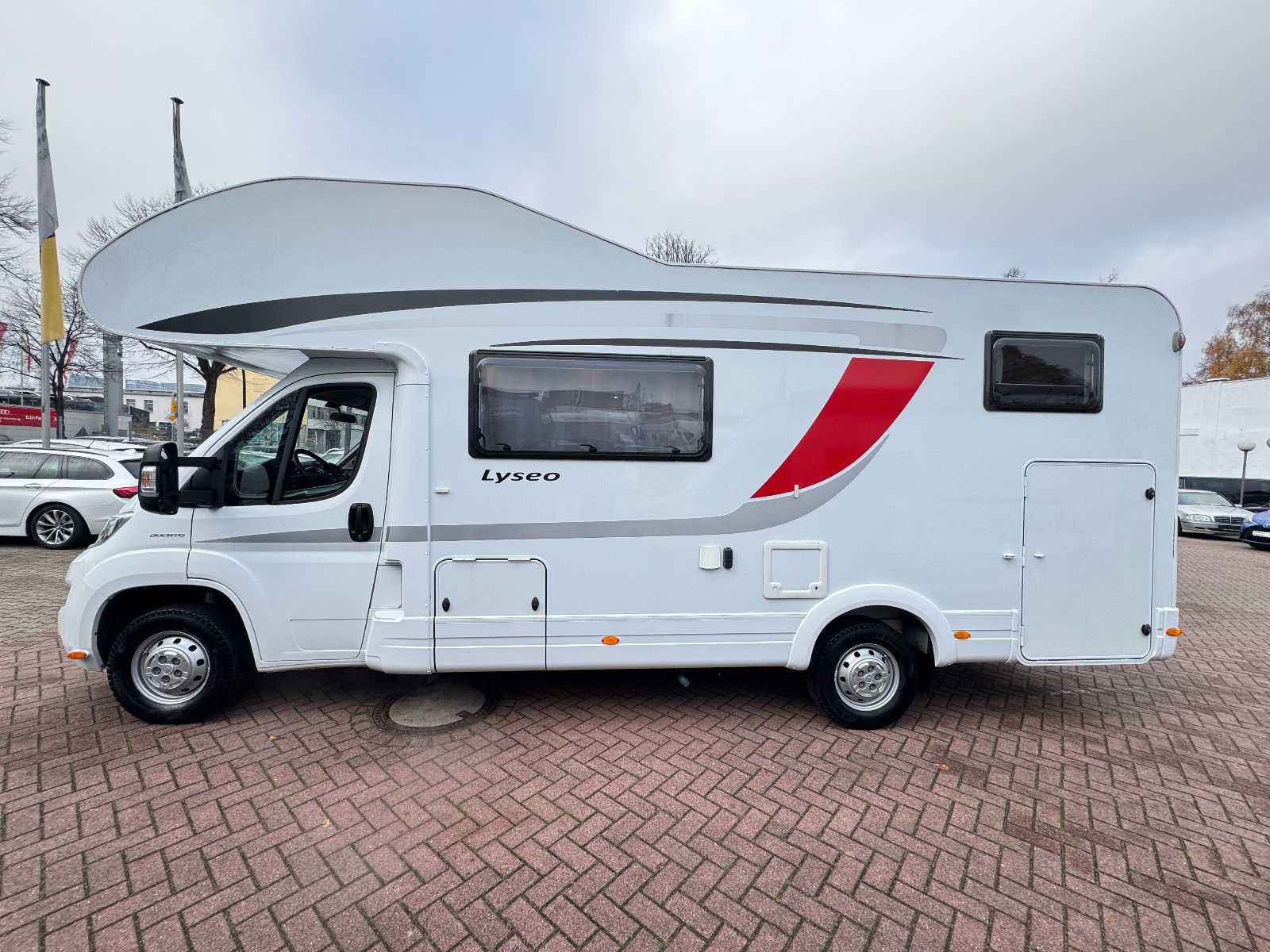 Fahrzeugabbildung Bürstner Lyseo TD A 700 FIAT 6 Schlafplätze SAT KAMERA