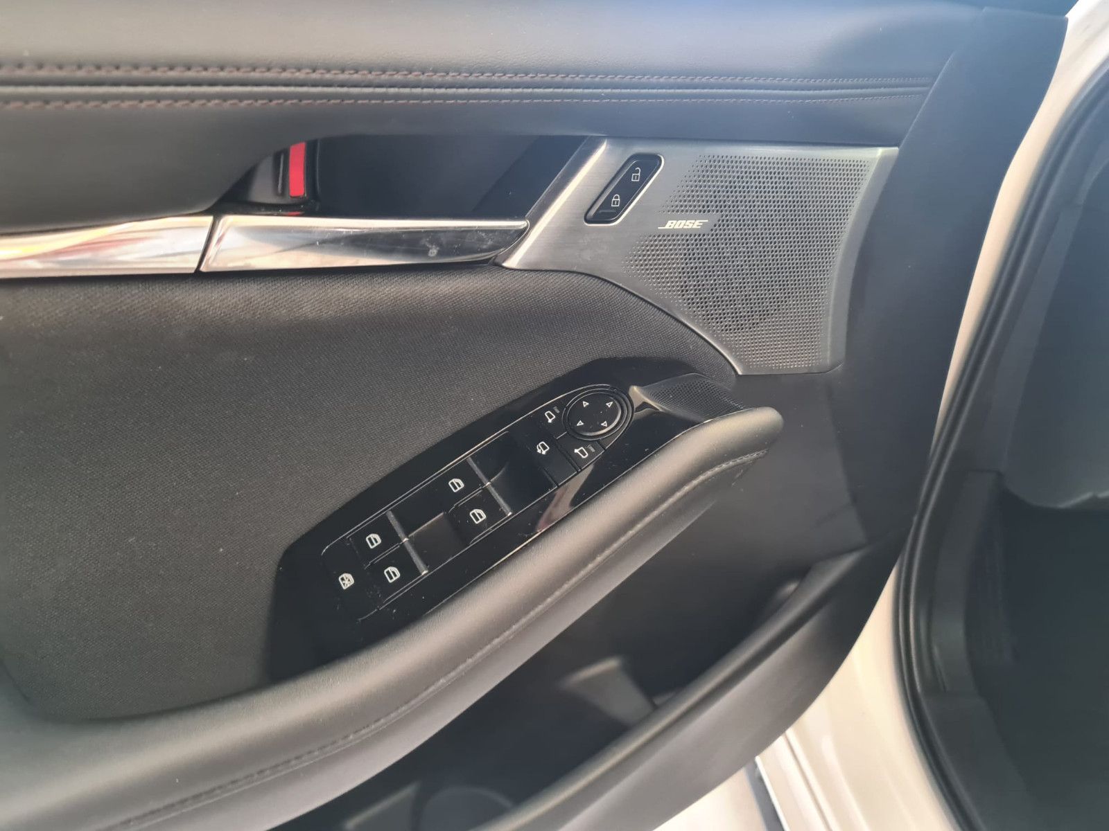 Fahrzeugabbildung Mazda 3 / NAVI / 1. Hand / 8-fach-bereift / BOSE