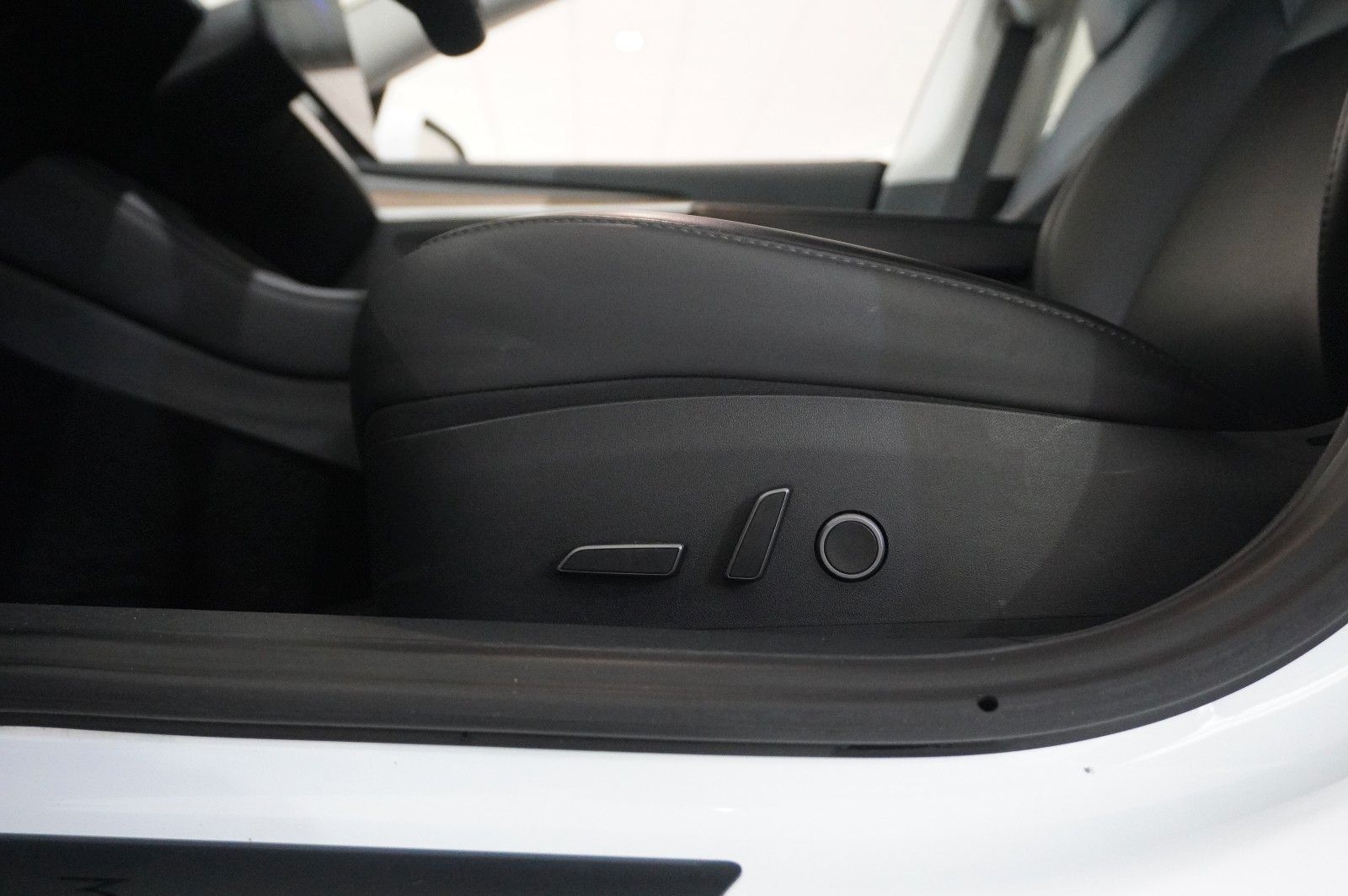 Fahrzeugabbildung Tesla Model 3 PERFORMANCE DUAL-MOTOR NAVI/LED/KAMERA