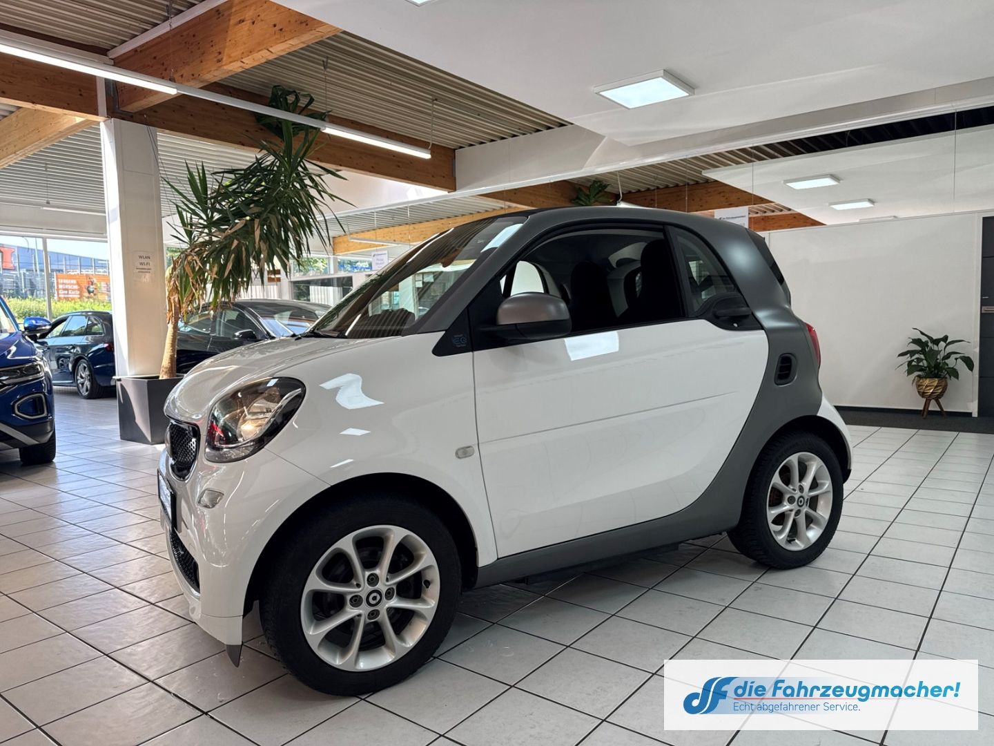 Fahrzeugabbildung Smart fortwo coupe electric drive EQ Navi Klimaautom K