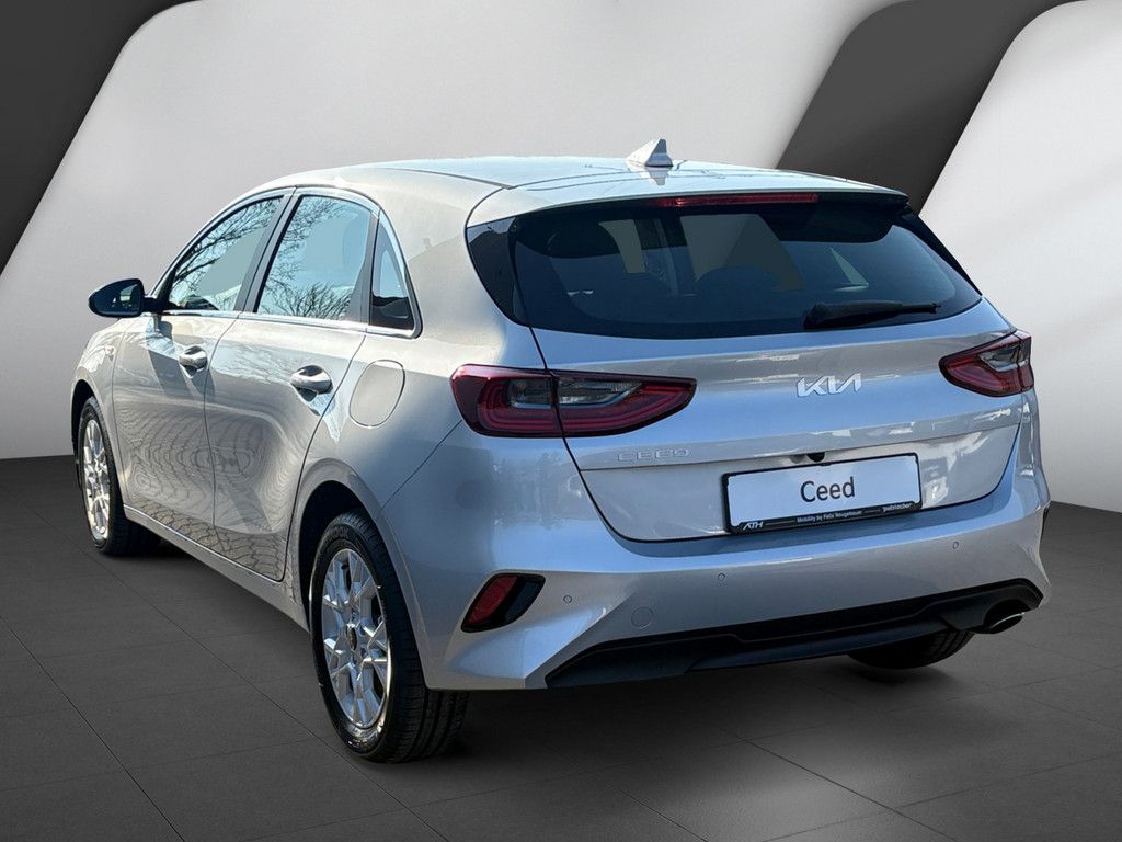 Fahrzeugabbildung Kia Ceed 1.5 T-GDI DCT VIS KOMF+ (NAV)
