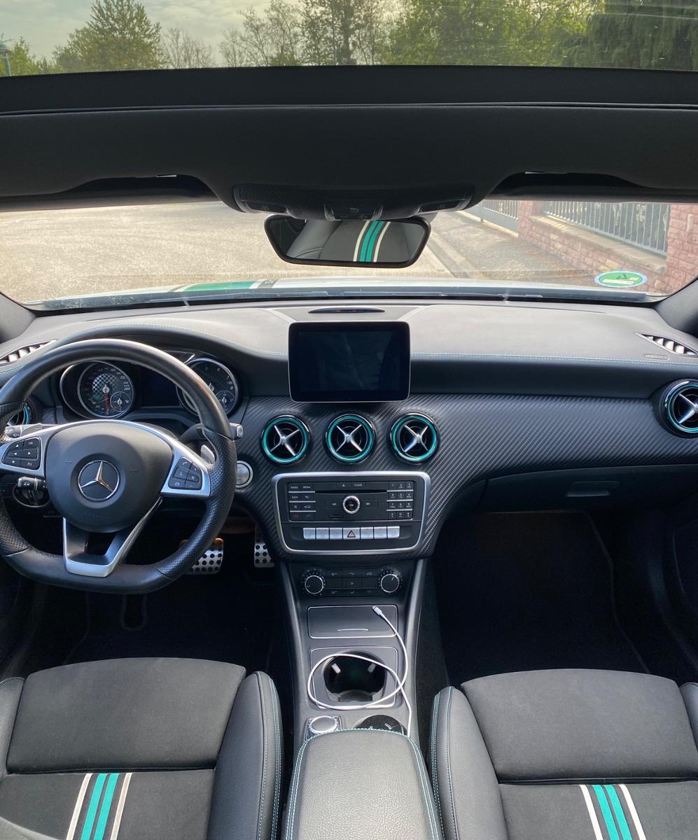 Mercedes-Benz A250 4MATIC Petronas Motorsport Edition