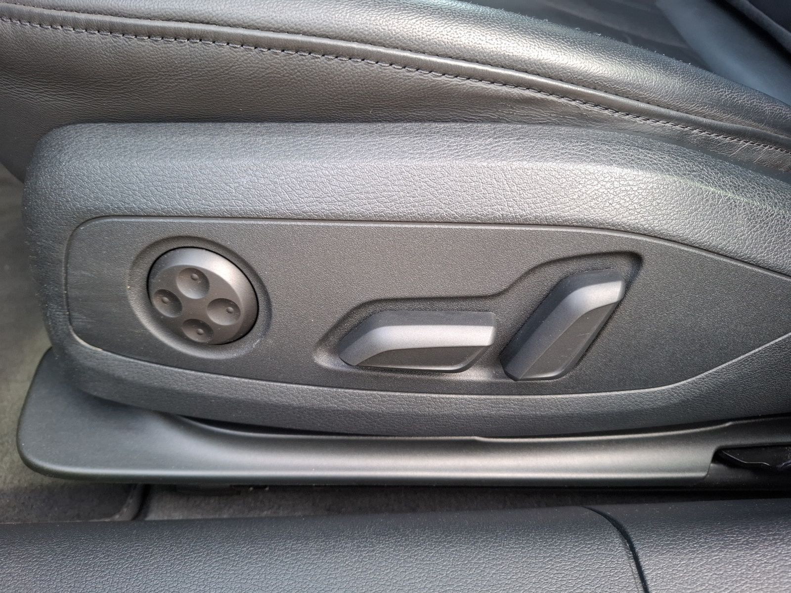 Fahrzeugabbildung Audi A4 Avant 40 TDI advanced quattro S-tronic LED AH